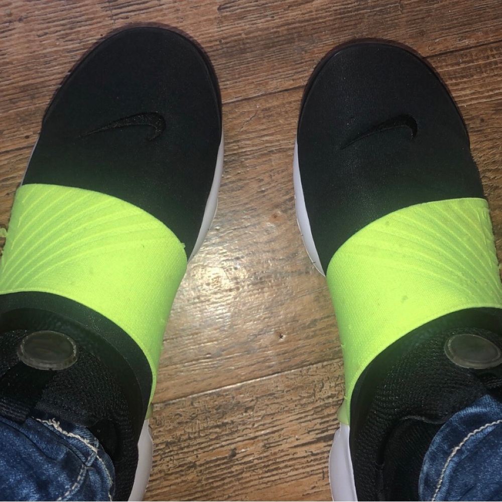 Black/Neon Green Nike Prestos